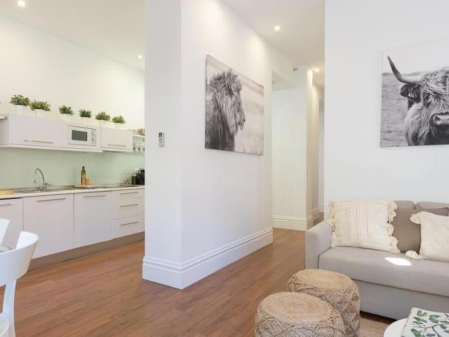 Chic Casa Cathedral At Calle Fresca 2-Bedroom Apartment In Malaga City Center ภายนอก รูปภาพ