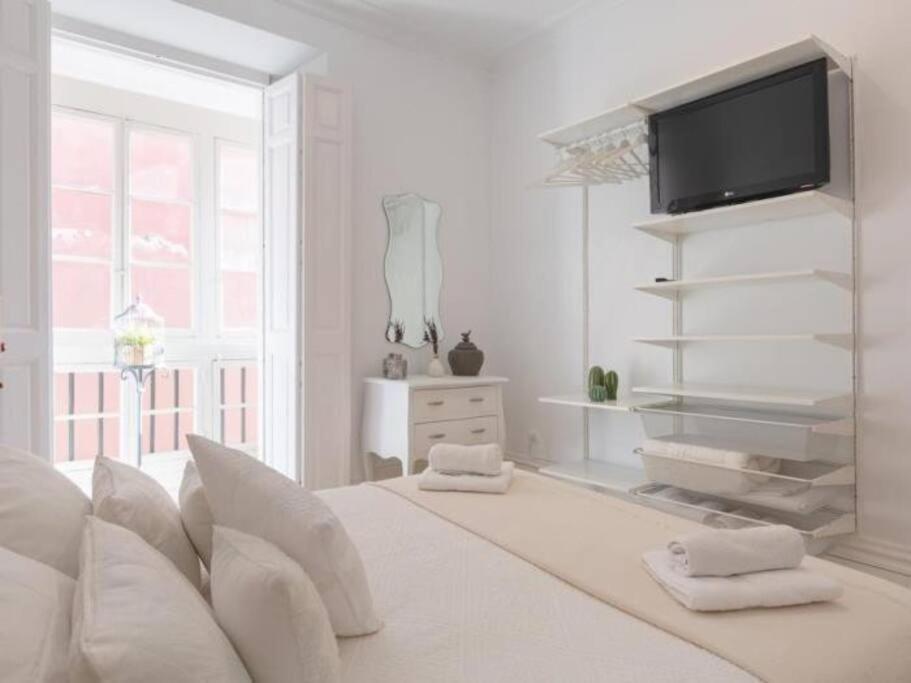 Chic Casa Cathedral At Calle Fresca 2-Bedroom Apartment In Malaga City Center ภายนอก รูปภาพ
