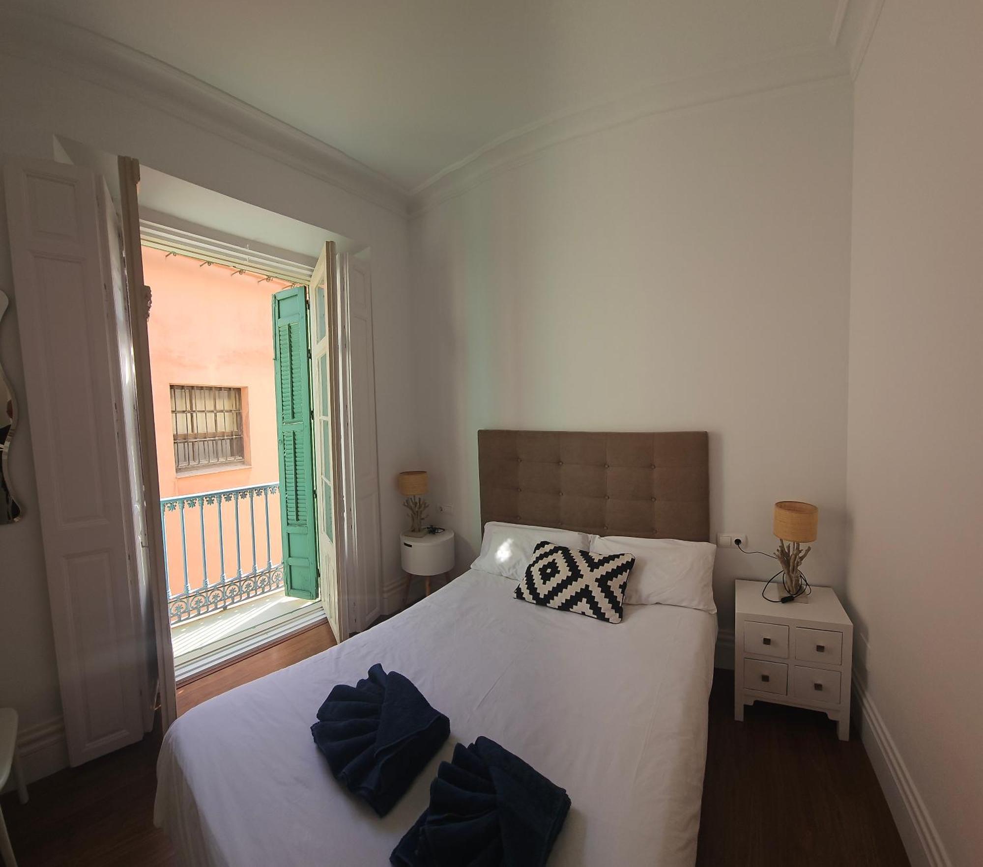 Chic Casa Cathedral At Calle Fresca 2-Bedroom Apartment In Malaga City Center ภายนอก รูปภาพ