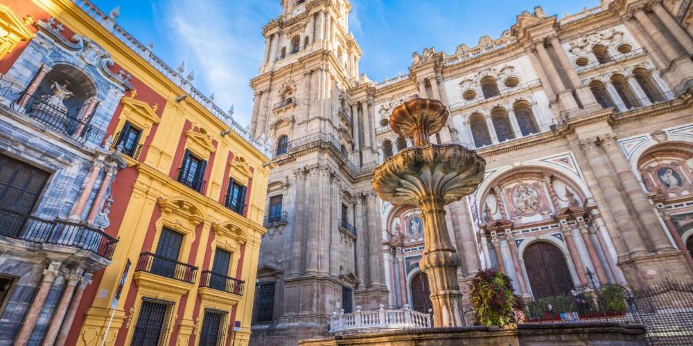 Chic Casa Cathedral At Calle Fresca 2-Bedroom Apartment In Malaga City Center ภายนอก รูปภาพ